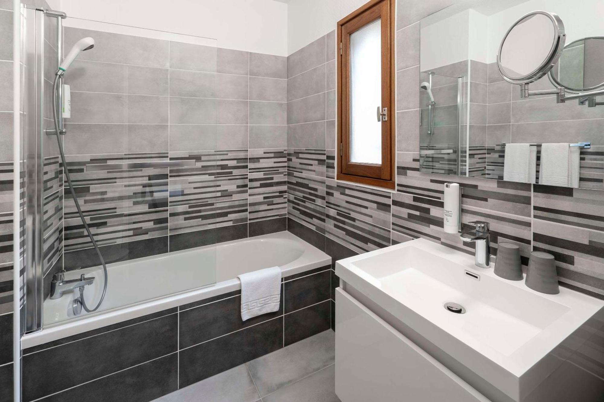 Sure Hotel By Best Western Saintes Ngoại thất bức ảnh