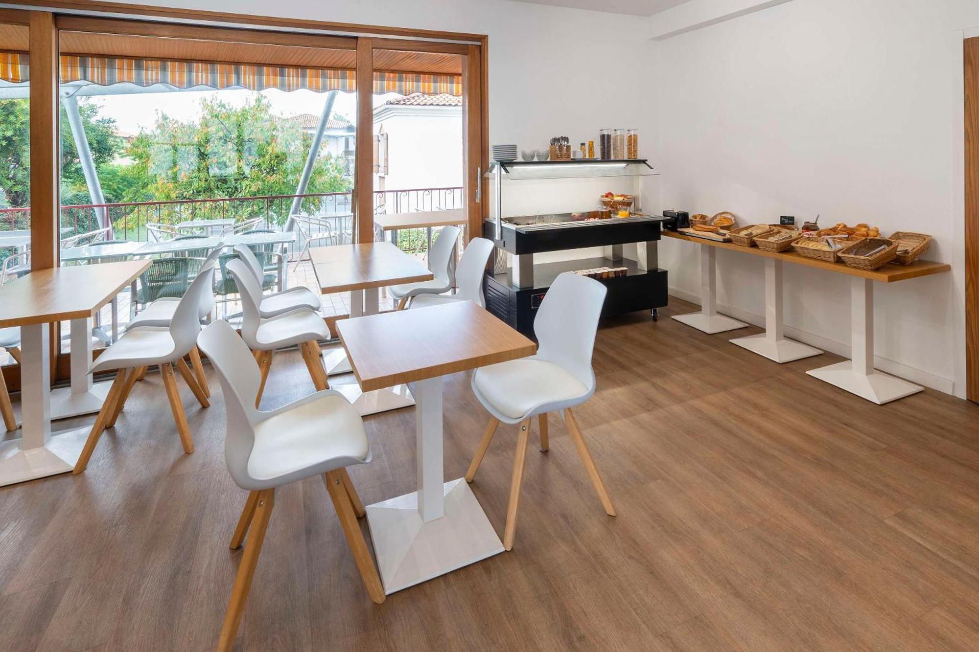 Sure Hotel By Best Western Saintes Ngoại thất bức ảnh